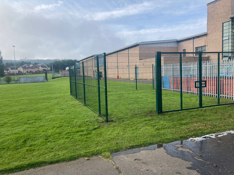 Corner post To suit 2.4m high Green V mesh Fencing